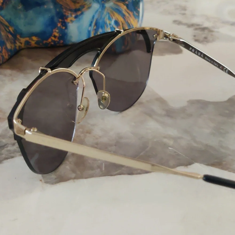 Prada very cute Women's sunglasses - Picture 8 of 9